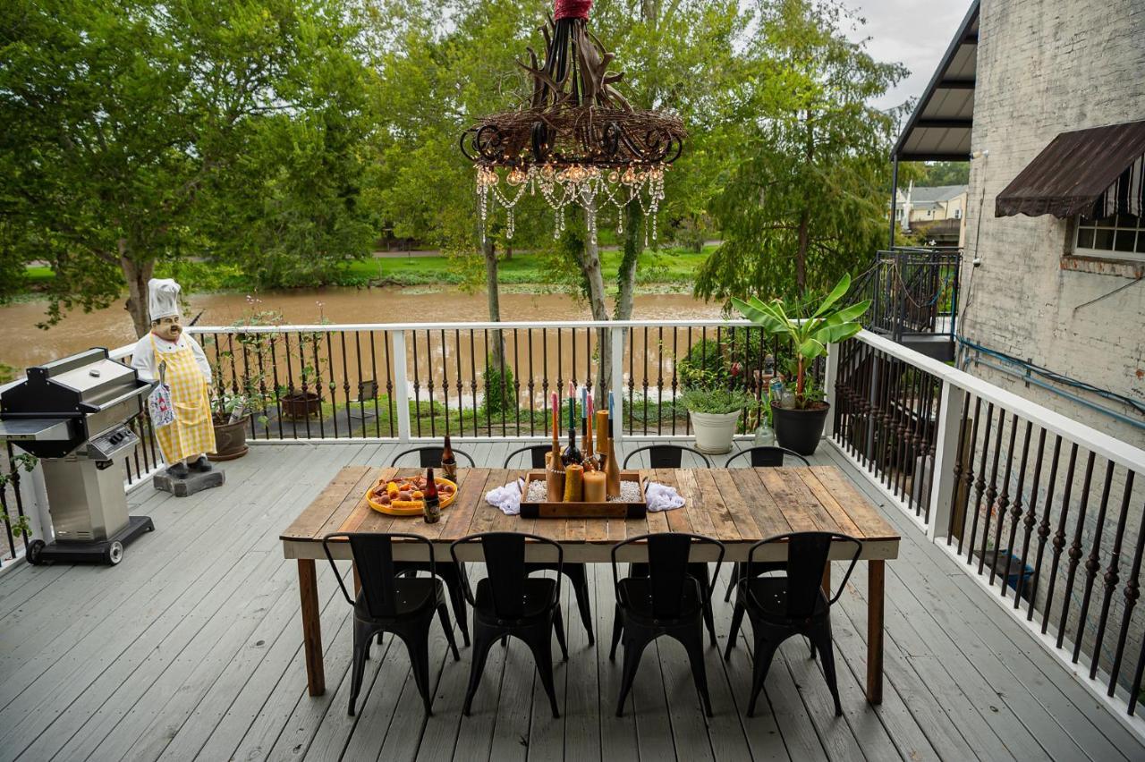 Chateau Royale, Pet Friendly, On Bayou, Downtown! New Iberia Exterior foto